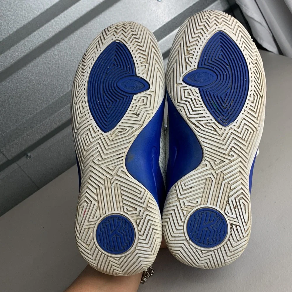 Nike Shoes Kids White Blue Basketball Kyrie Flytrap II Athletic Sneakers Youth 6